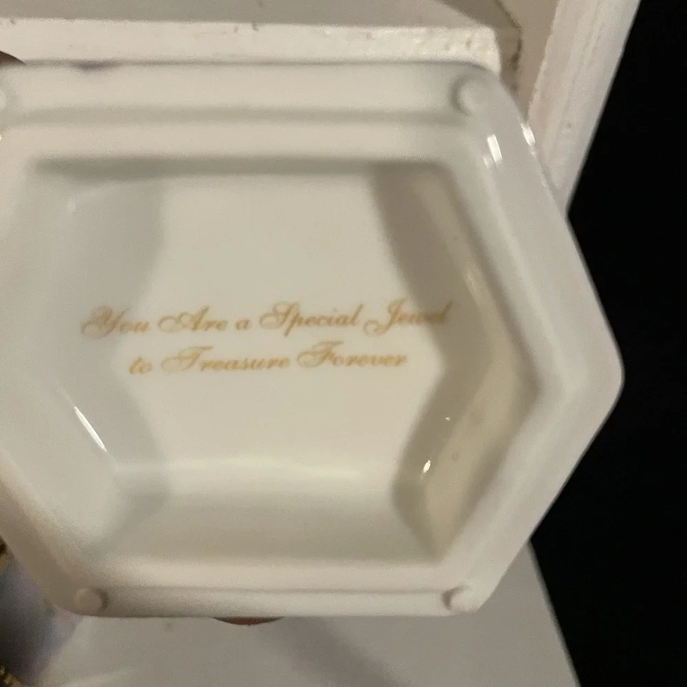 Lena Liu Ardleigh Elliott Signed Music Box‎ Wind Beneath My Wings